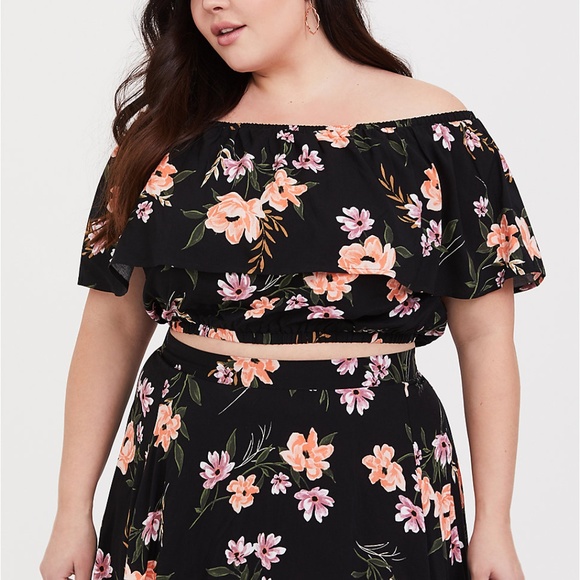 torrid Tops - TORRID BLACK FLORAL CHALLIS CROP TOP